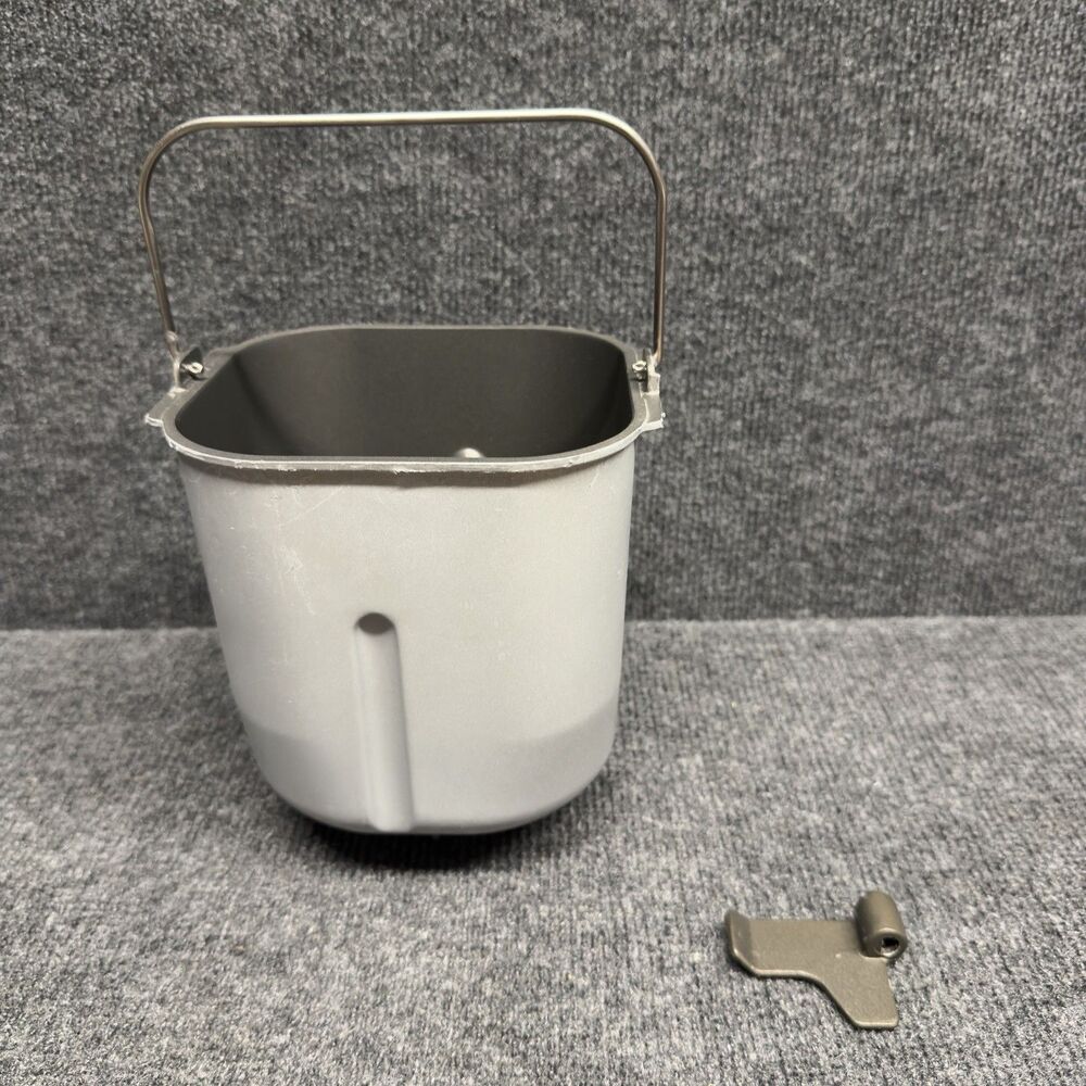 Toastmaster model 1171 Bread Machine Maker Parts Pan & Paddle Kneading Blade